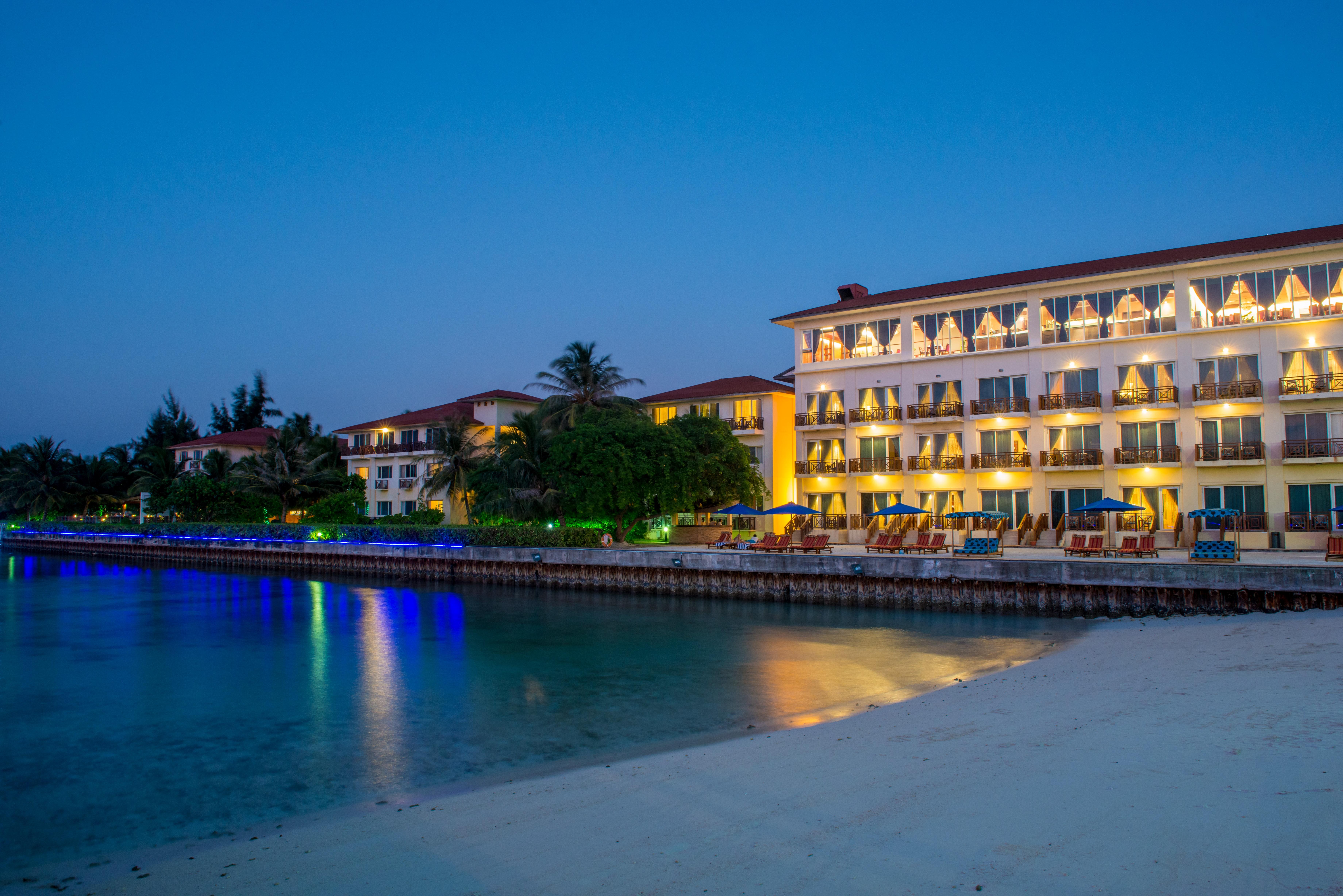 Hulhule Island Hotel Мале Екстер'єр фото