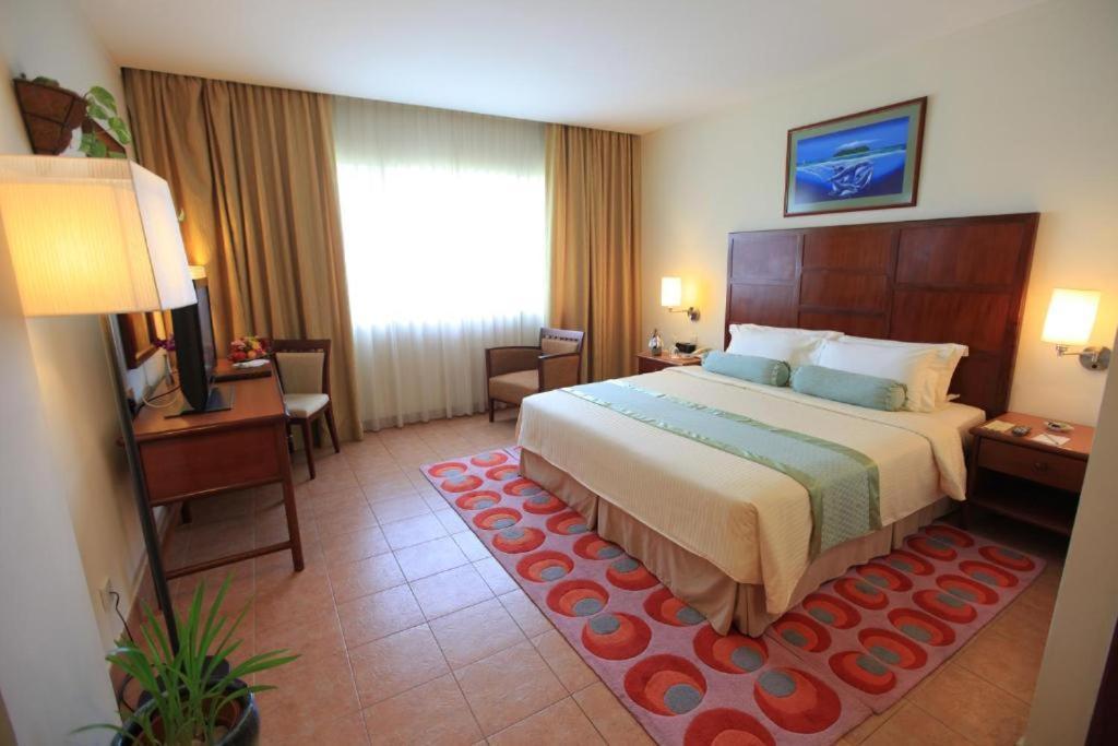 Hulhule Island Hotel Мале Екстер'єр фото