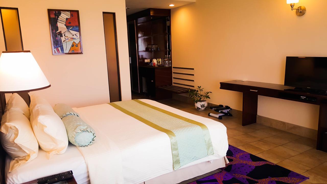 Hulhule Island Hotel Мале Екстер'єр фото