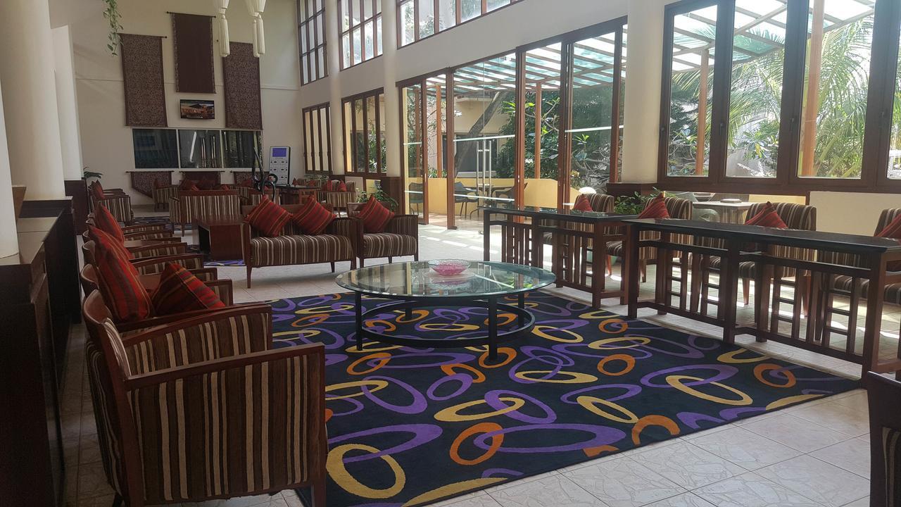 Hulhule Island Hotel Мале Екстер'єр фото