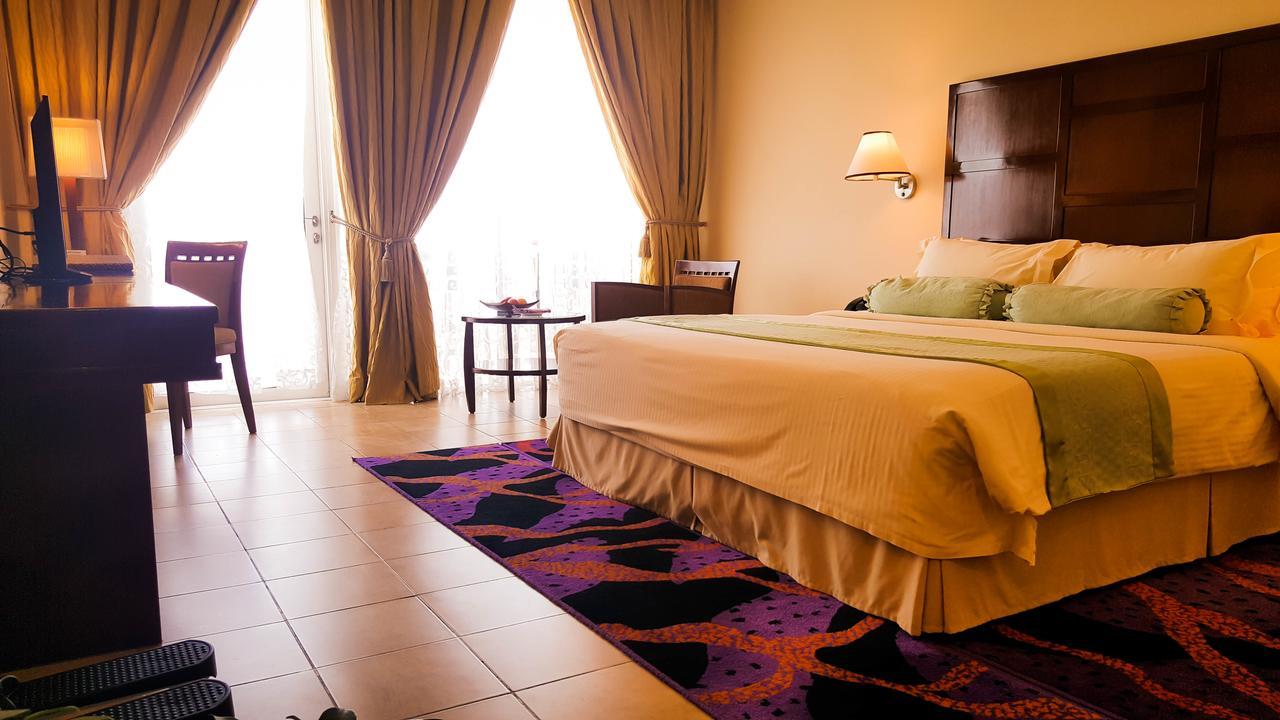 Hulhule Island Hotel Мале Екстер'єр фото