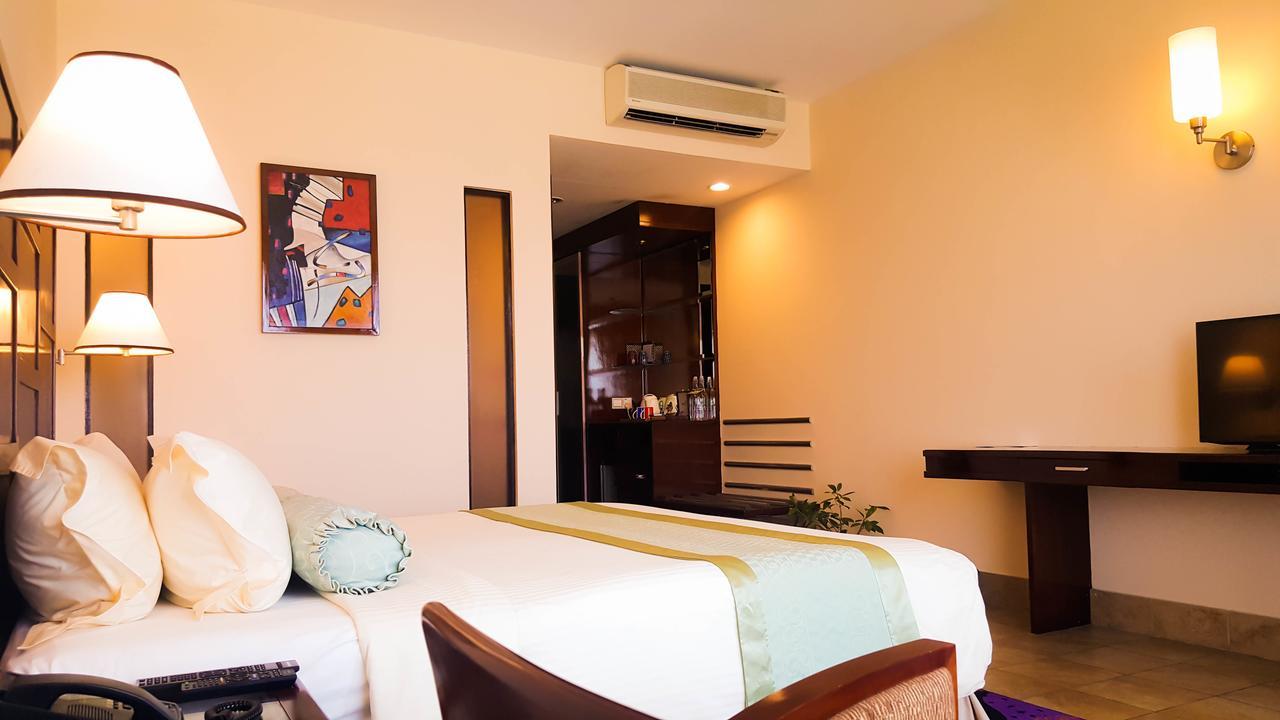 Hulhule Island Hotel Мале Екстер'єр фото