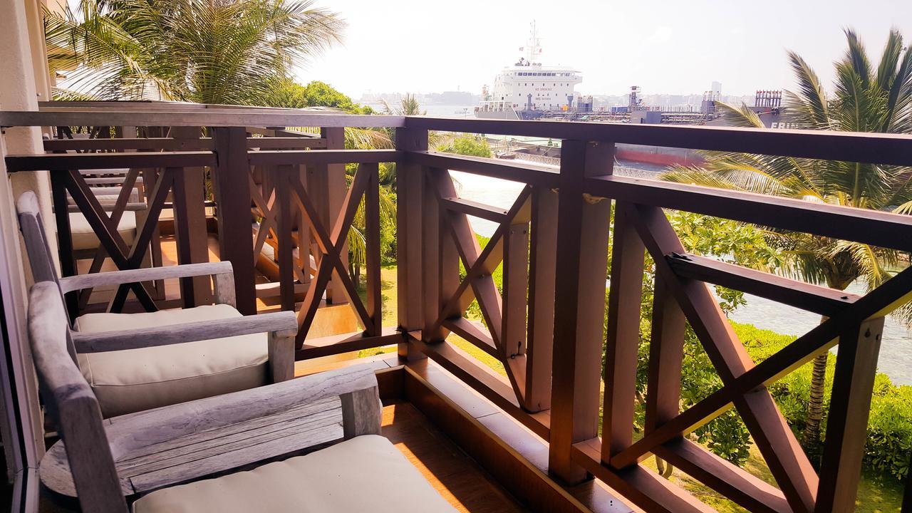 Hulhule Island Hotel Мале Екстер'єр фото